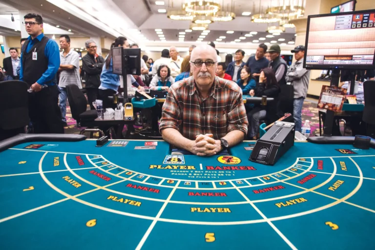 AG百家乐试玩界面高清真人荷官发牌场景