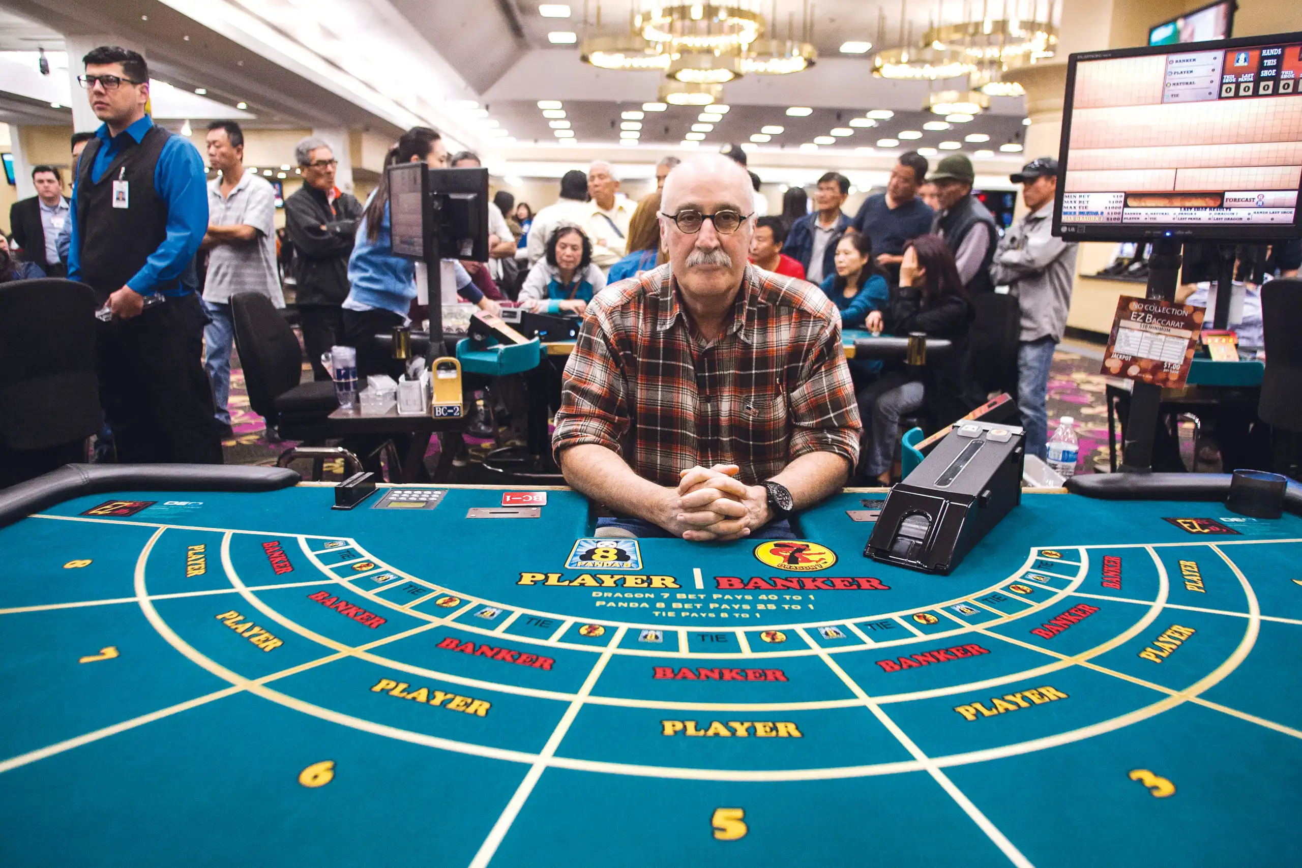 AG百家乐试玩界面高清真人荷官发牌场景